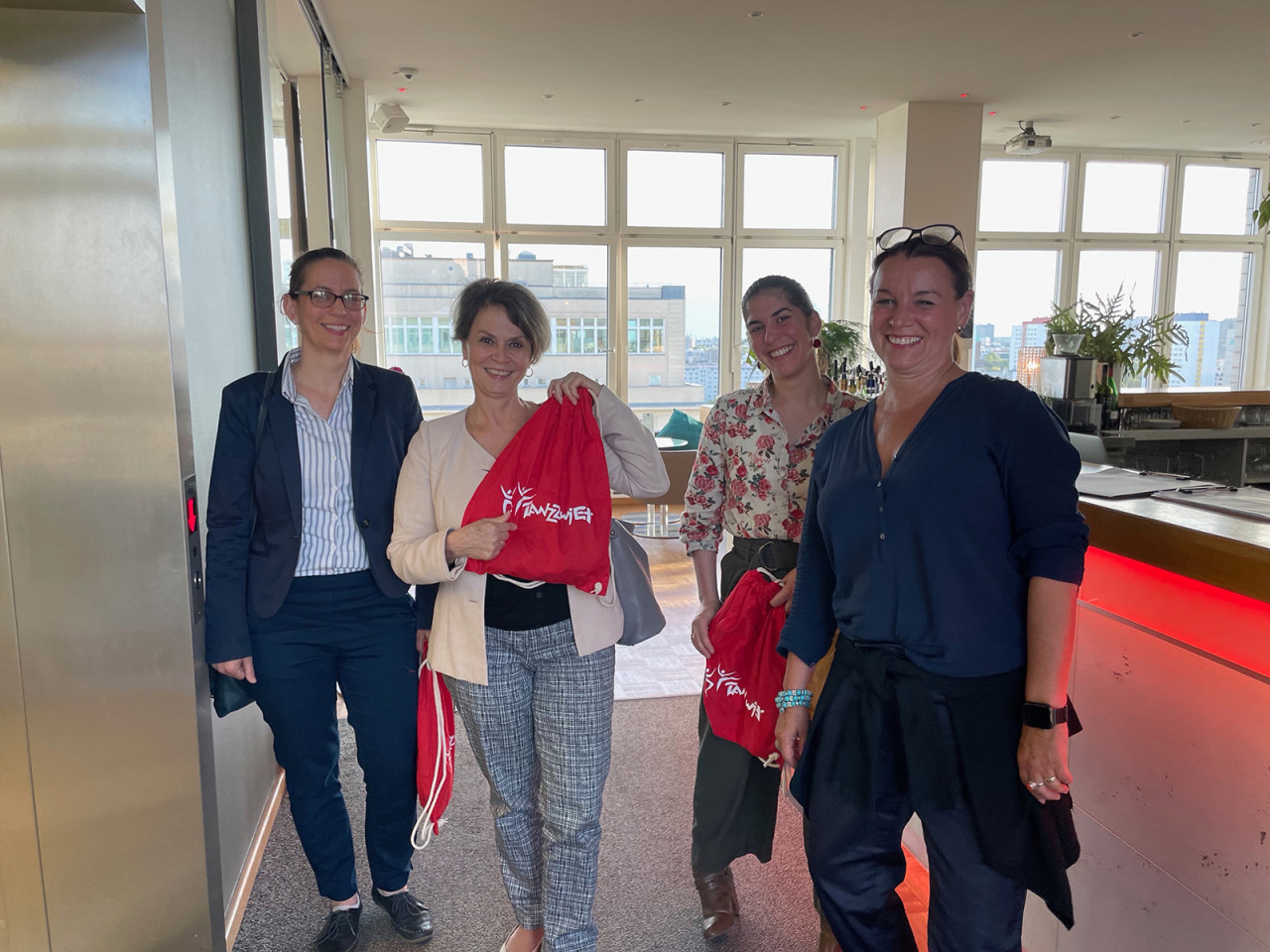 Die kubanische Botschaft Berlin zu Besuch in der TanzZwiEt